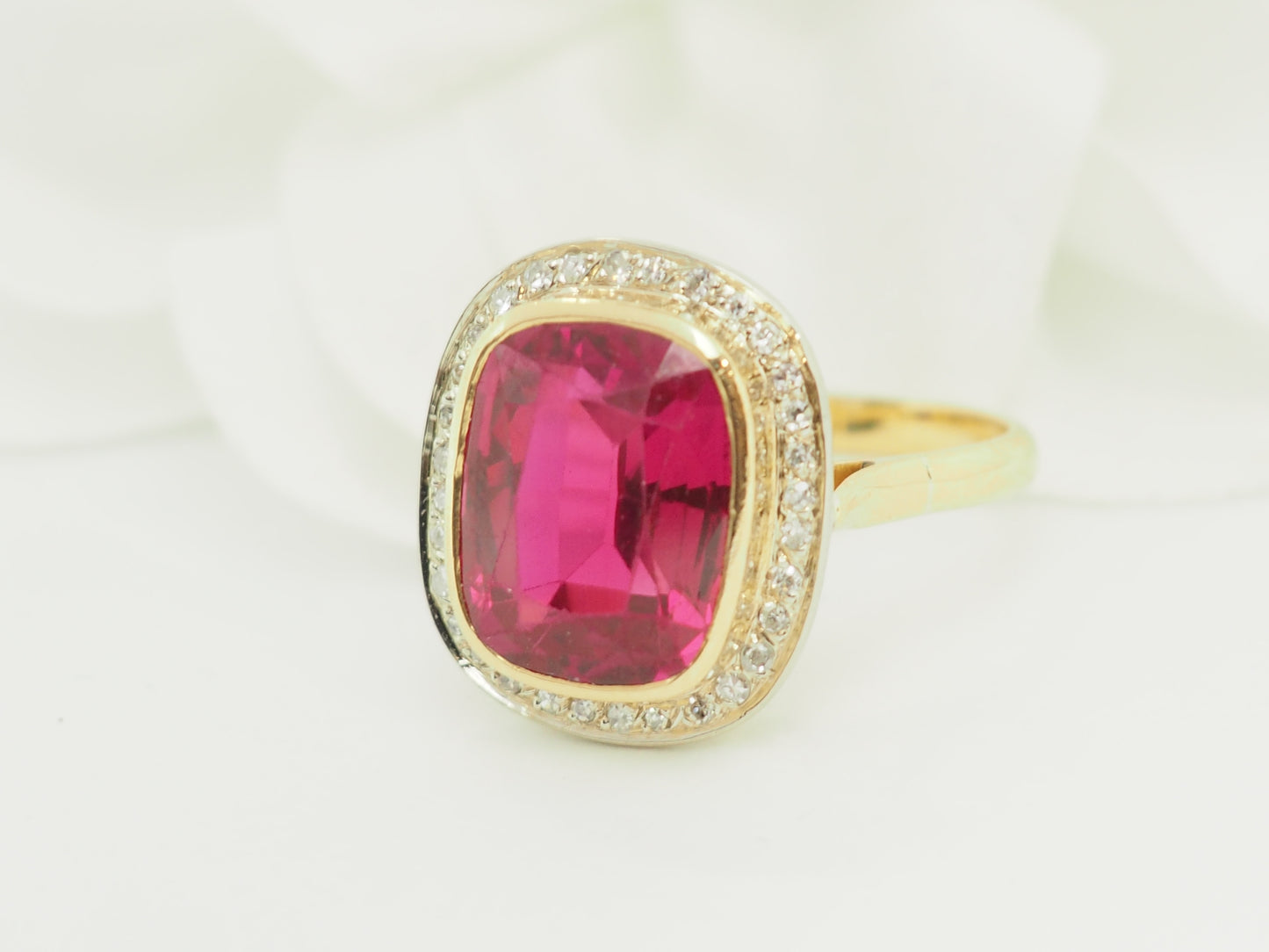 Bague Art nouveau en or jaune rubis de Verneuil et diamants