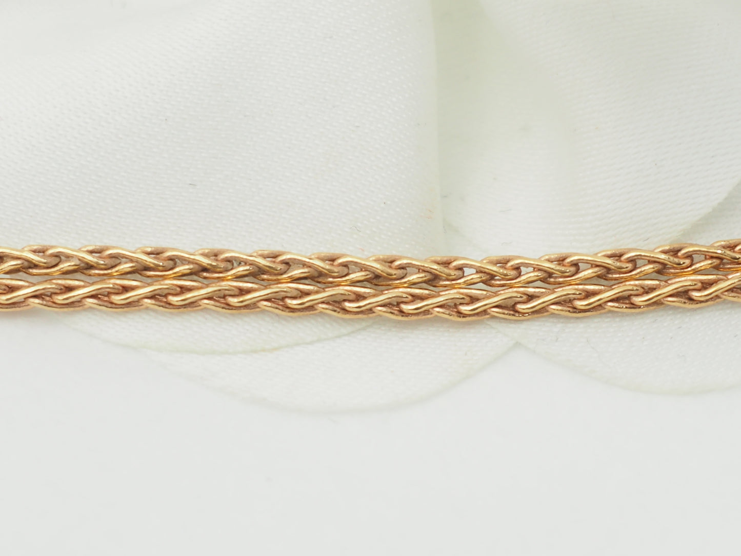 Collier pendentif fleur en or rose, pierres fines et diamants