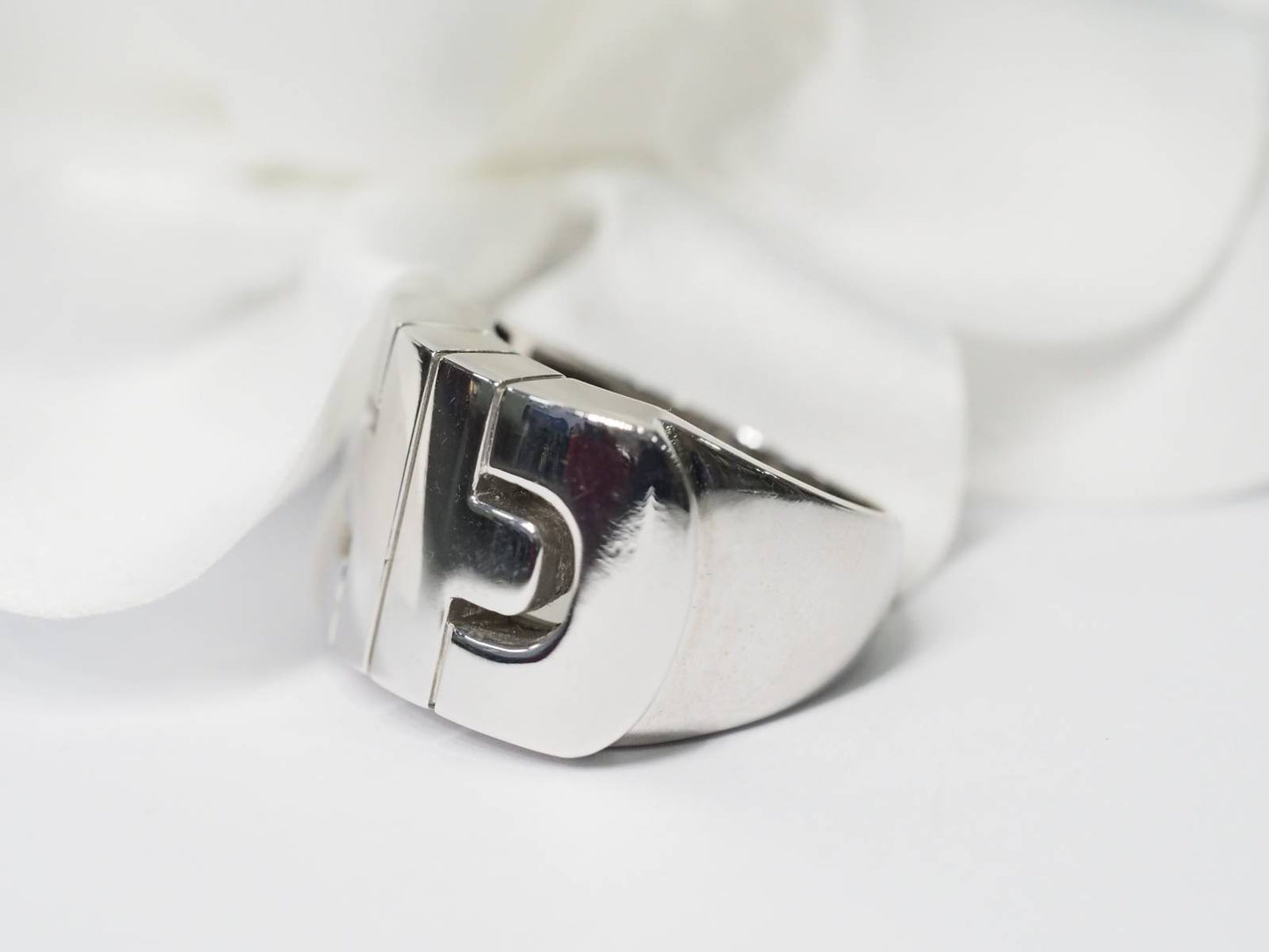 Bague en or blanc bulgari 