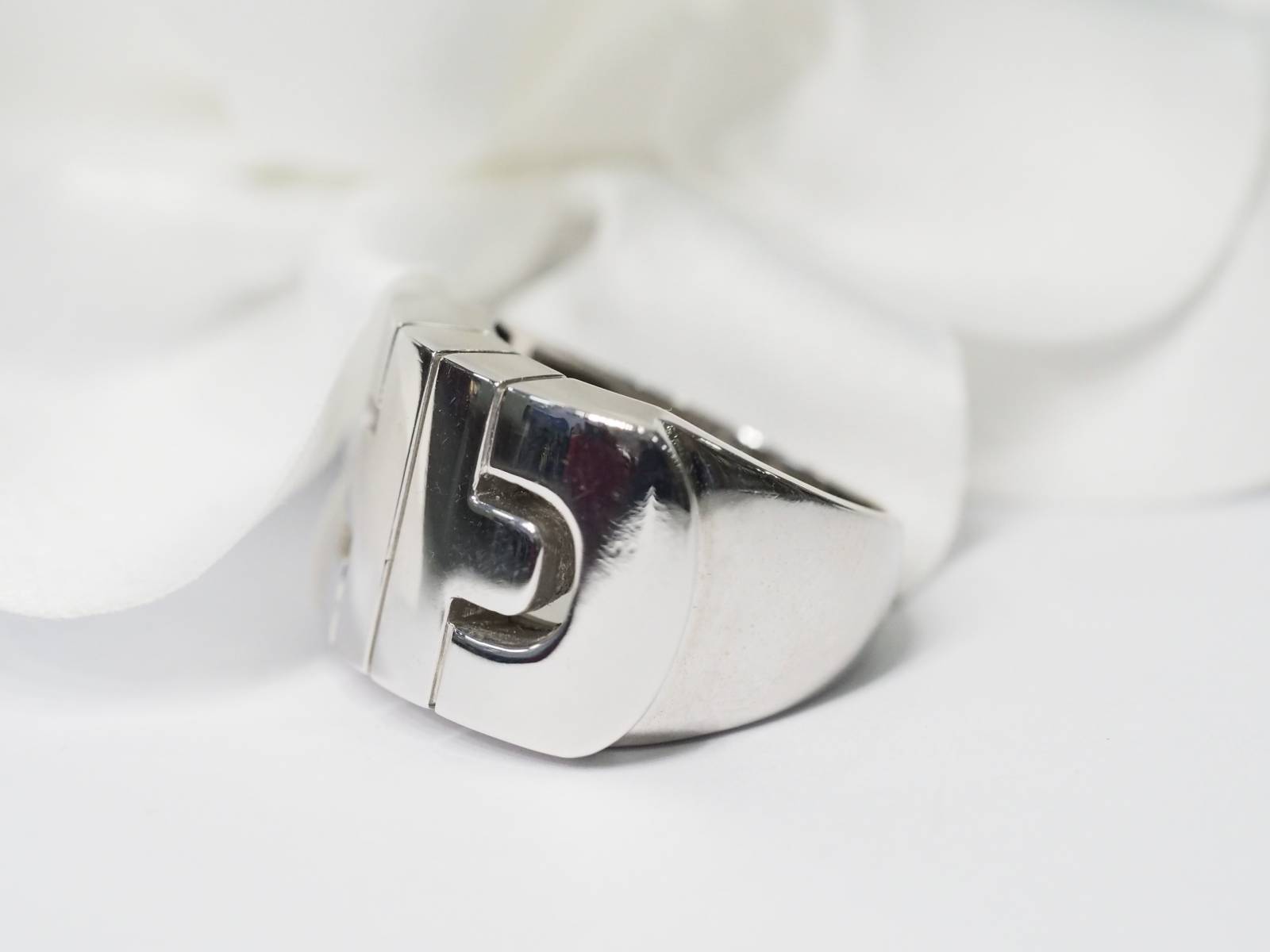 Bague en or blanc bulgari 