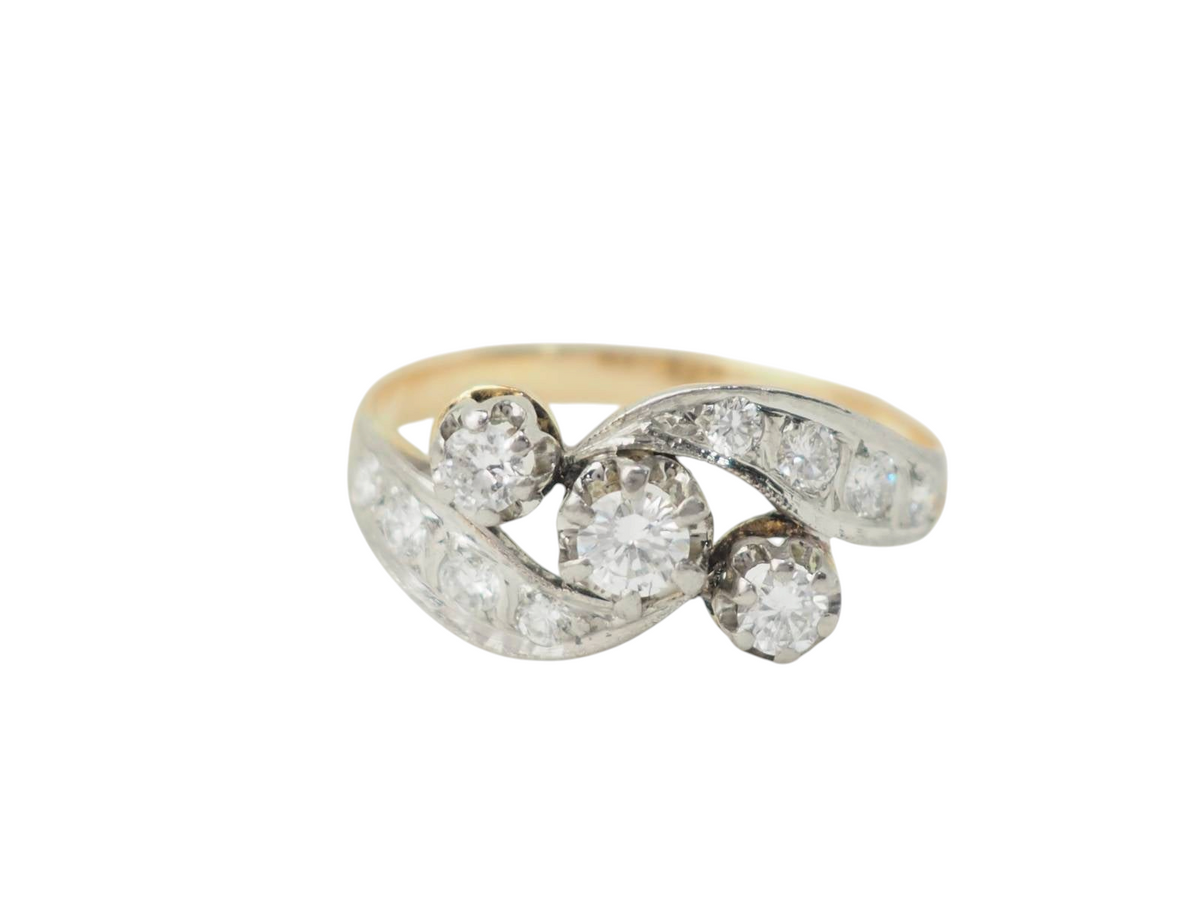 Bague ancienne L'Aurore en or bicolore 18k sertie de diamants étincelants au design Art Nouveau élégant