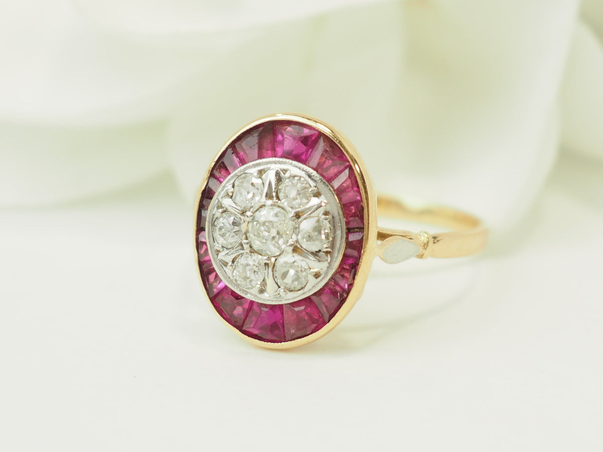 Bague ancienne Art Nouveau L'Aurore en or jaune et platine, sertie de rubis calibrés et diamants taille rose