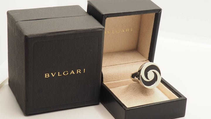 Bague Bulgari Yin Yang en or blanc et onyx dans son écrin L&