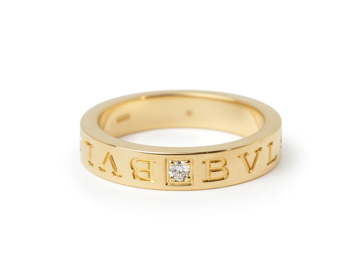 Bague L'Aurore Bulgari B.Zero1 en or jaune 18 carats avec un diamant central taille brillant.