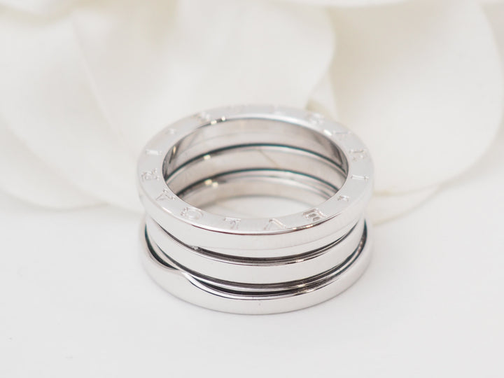 Bague Bvlgari B.ZERO1 en or blanc 18 carats, 8 mm de large, avec signature gravée, proposée par L&