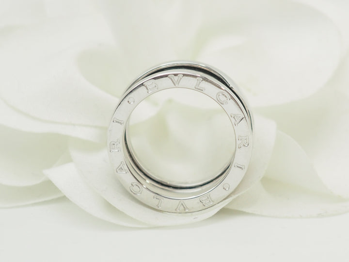 Bague Bvlgari B.zero1 en or blanc 18 carats, 8 mm de large, avec signature gravée, proposée par L&