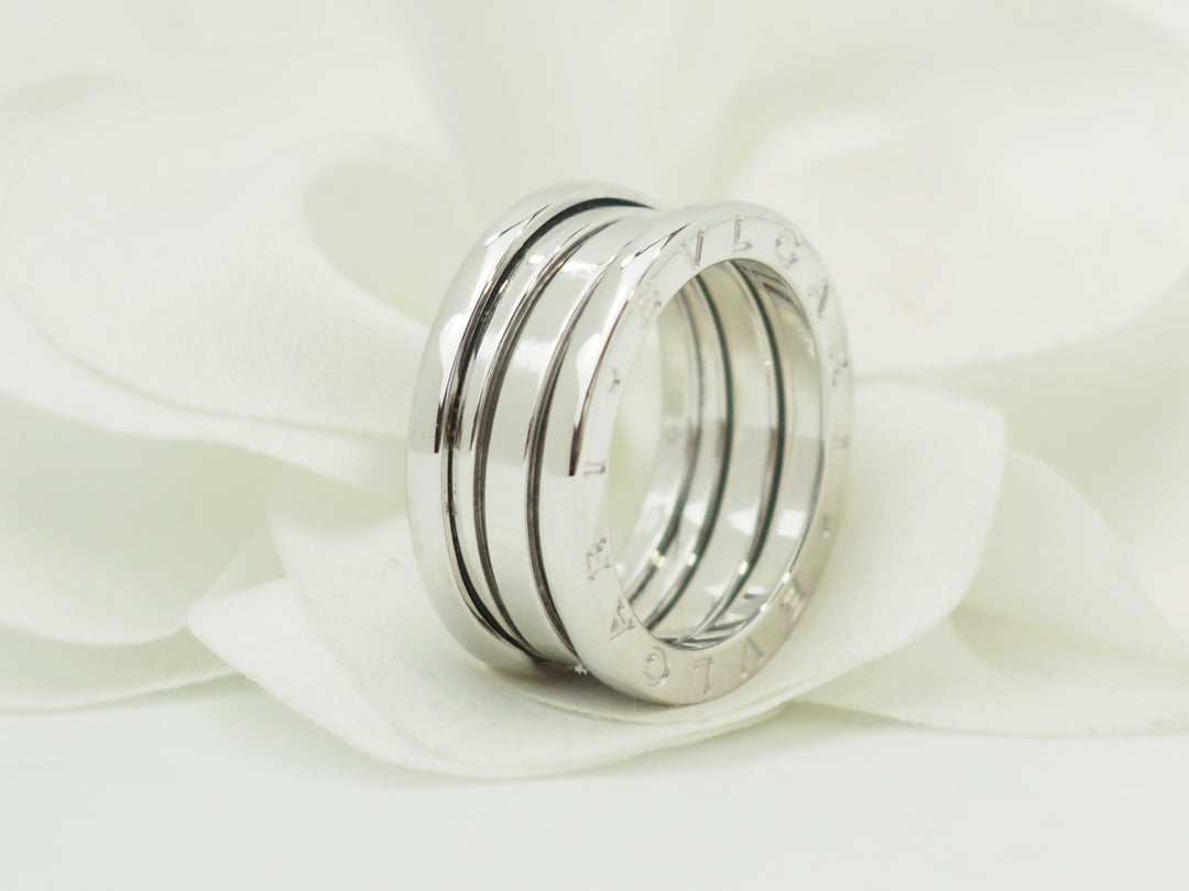 Bague Bvlgari B.ZERO1 en or blanc 18 carats, 8 mm de large, avec signature gravée, proposée par L&