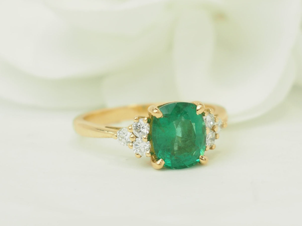Bague L'Aurore en or jaune 18kt avec émeraude naturelle de 2 carats et diamants taille brillant