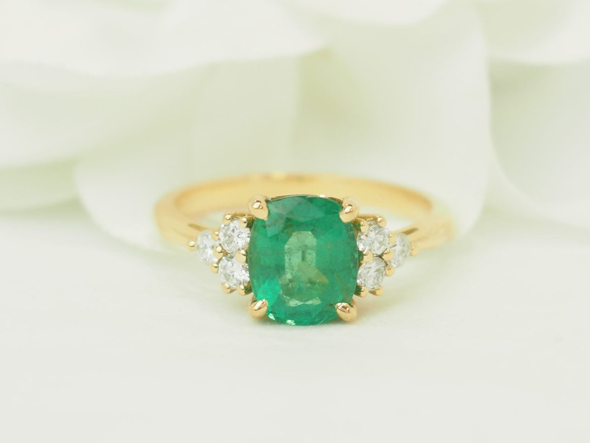 Bague L'Aurore en or jaune 18kt avec émeraude naturelle de 2 carats et diamants taille brillant
