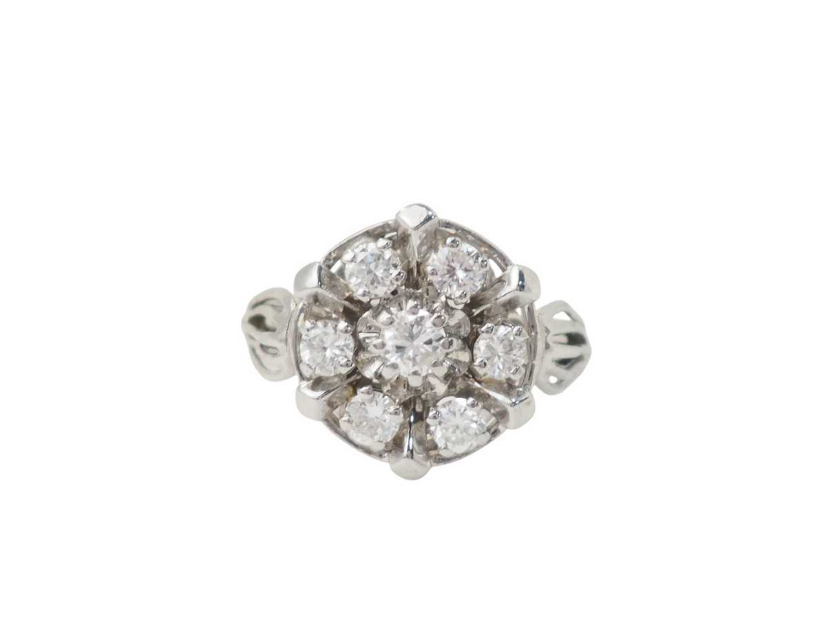 Bague marguerite vintage L'Aurore en or blanc 18kt sertie d'un diamant central entouré de brillants