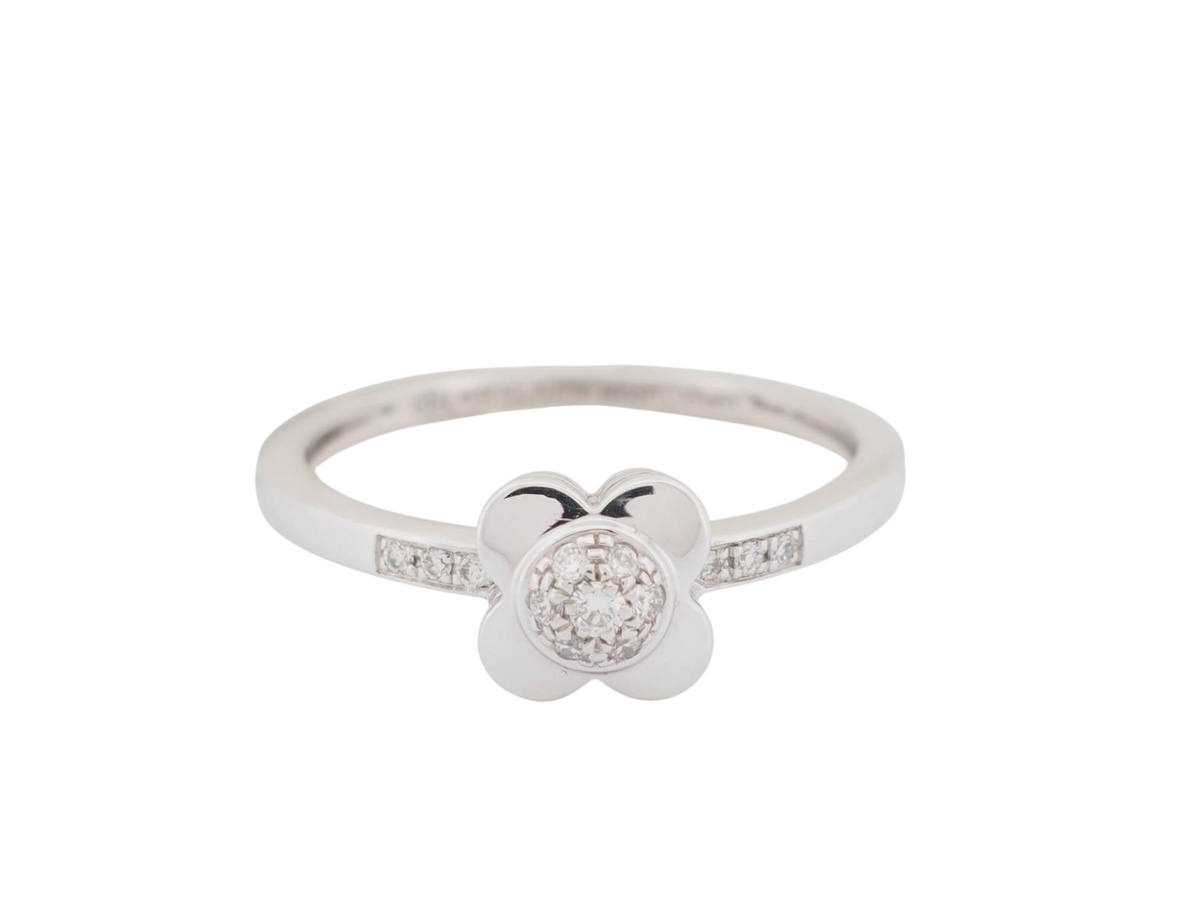 Bague L'Aurore Mauboussin Trop Chance en or blanc 18 carats avec motif fleur pavé de diamants étincelants