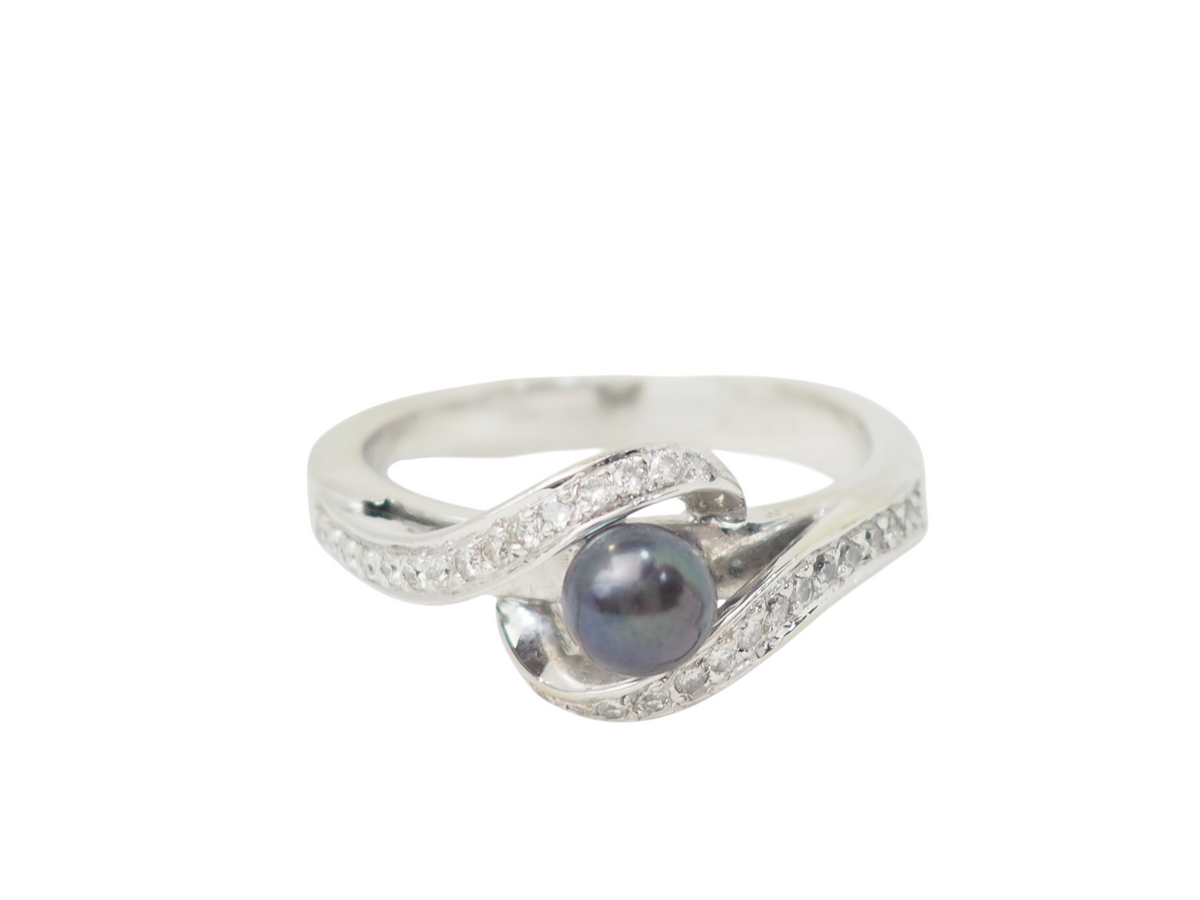 Bague L'Aurore en or blanc 18 carats ornée d'une perle de Tahiti centrale et de diamants taille brillant