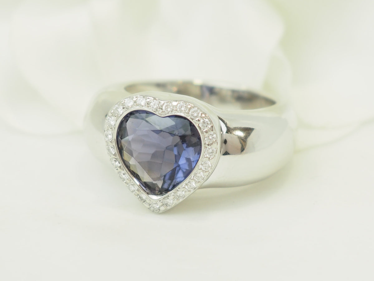 Bague L'Aurore Poiray en or blanc avec tanzanite en forme de cœur entourée de diamants étincelants