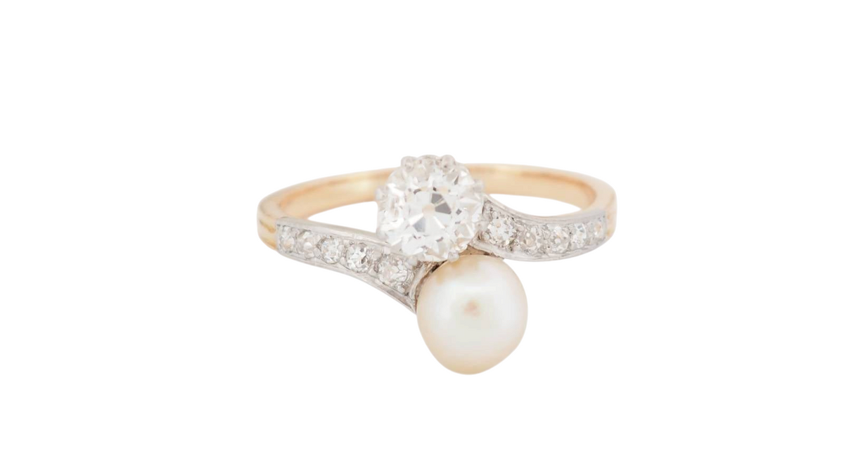 Bague Toi et Moi L'Aurore en or jaune avec diamant taille ancienne et perle de culture, style Art nouveau