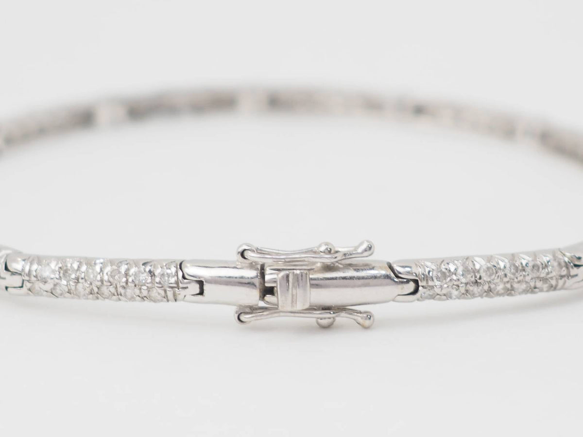 Bracelet rivière L'Aurore en or blanc 18 carats avec deux lignes de diamants et fermoir à cliquet sécurisé