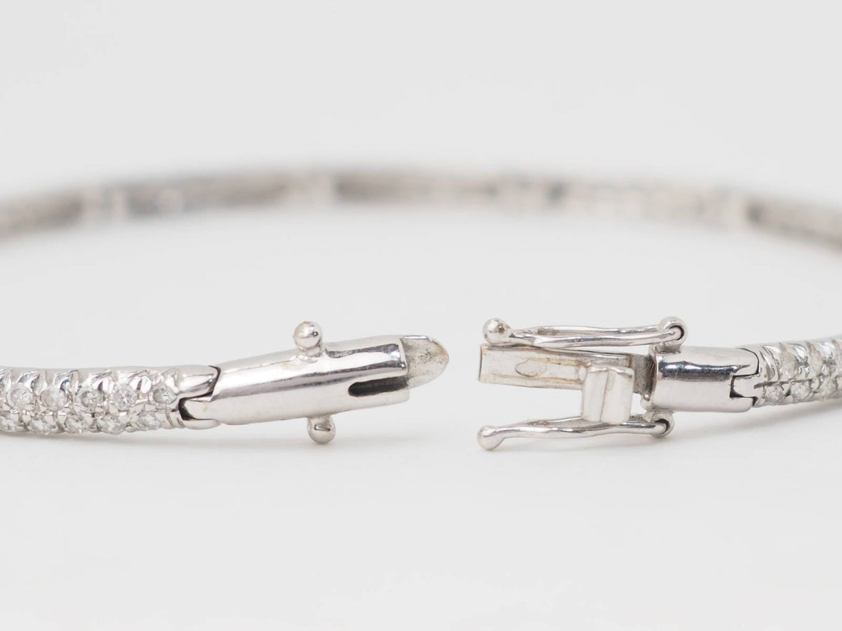 Bracelet rivière L'Aurore en or blanc 18kt avec deux rangs de diamants et fermoir à cliquet sécurisé