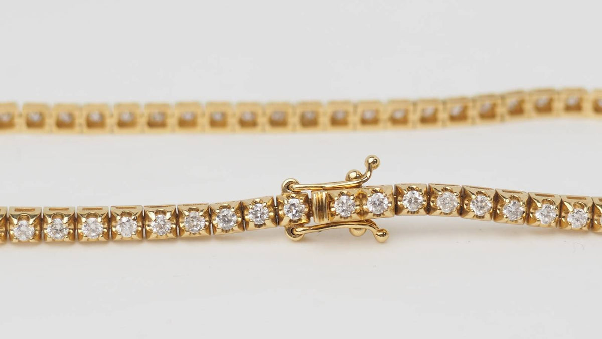 Bracelet rivière L'Aurore en or jaune 18 carats serti de 60 diamants taille brillant avec fermoir à cliquet sécurisé