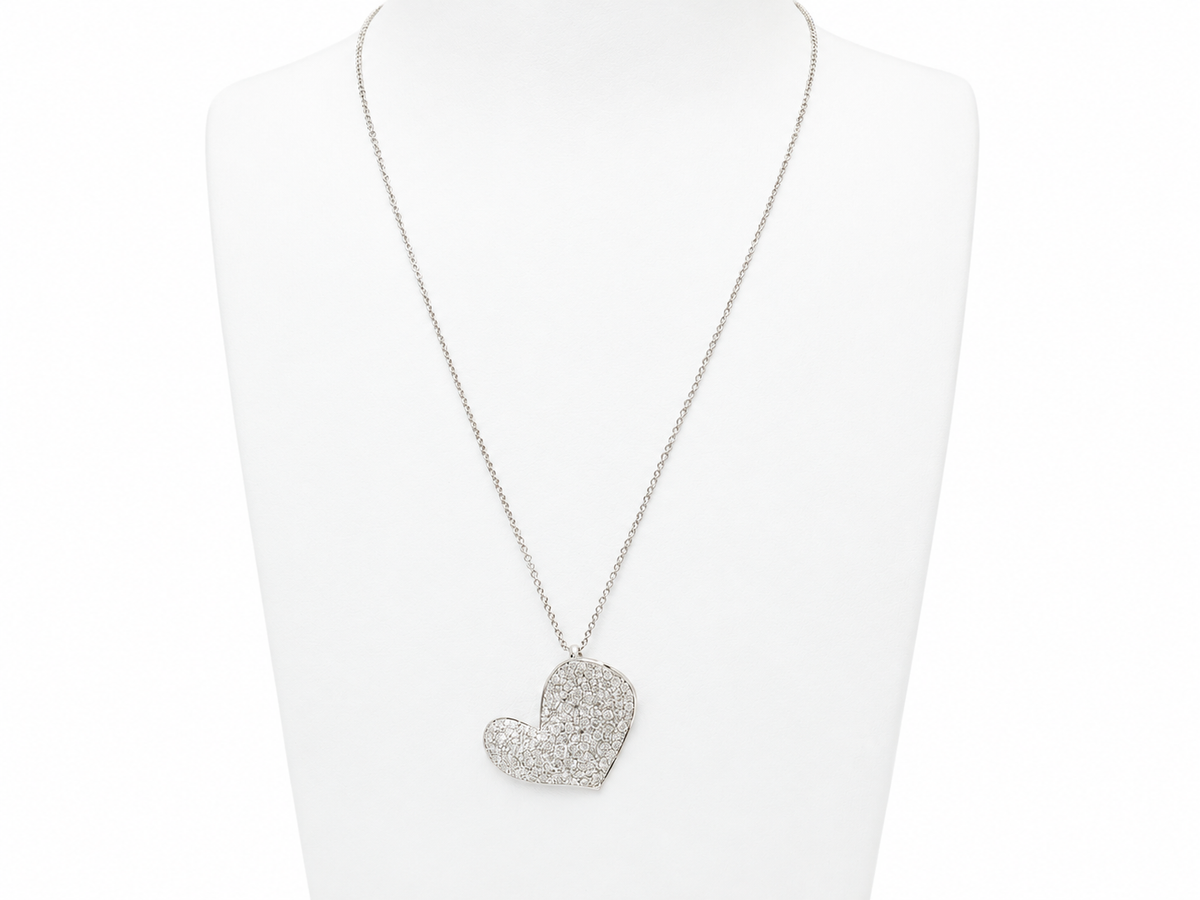 Collier L'Aurore en or blanc 18kt avec pendentif cœur pavé de diamants 1 carat sur chaîne maille forçat