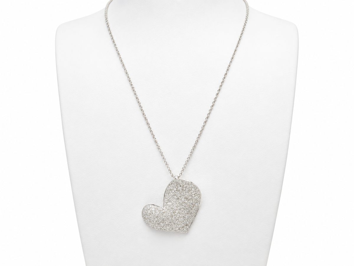 Collier L'Aurore avec pendentif cœur en or blanc 18kt pavé de diamants sur chaîne maille forçat