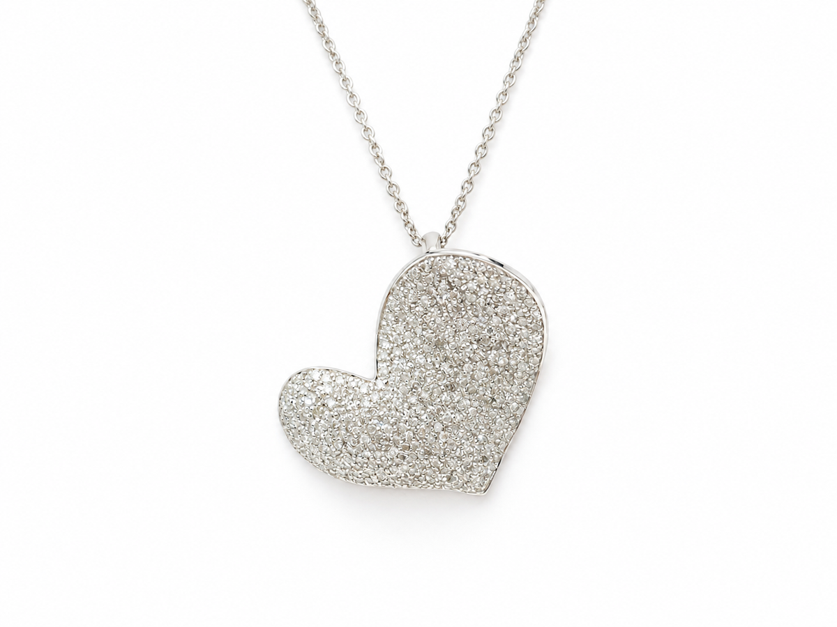 Collier L'Aurore en or blanc 18kt avec pendentif cœur pavé de diamants de 1 carat sur chaîne maille forçat
