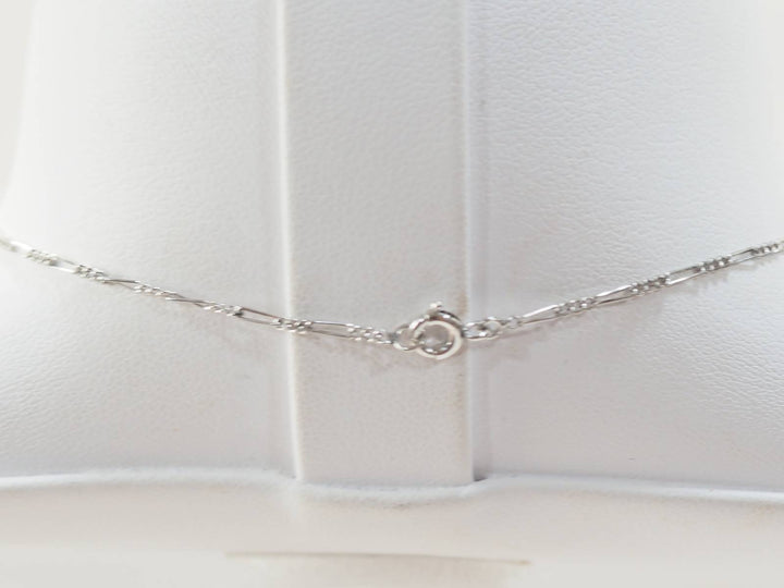 Fermoir et chaîne fine en or blanc 18 carats du collier Art déco L&