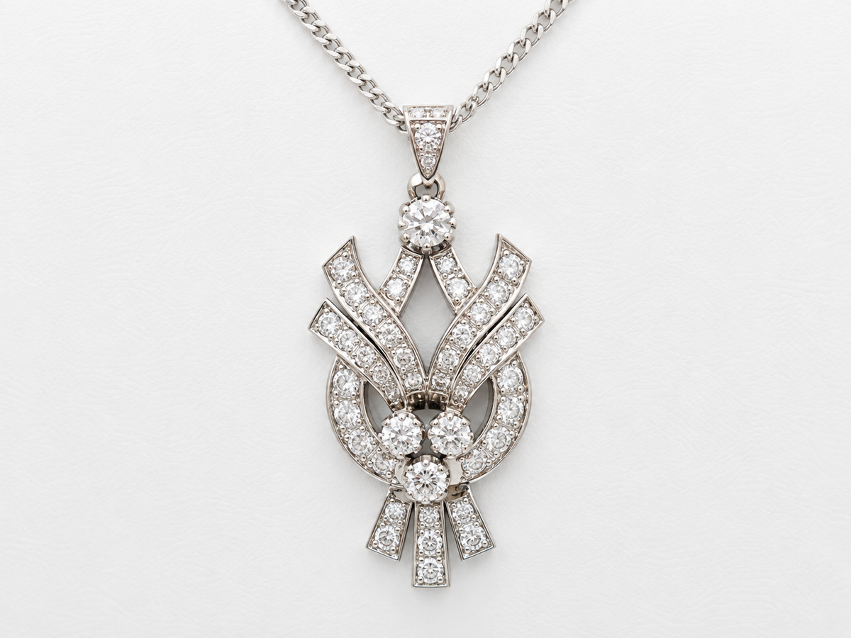 Collier L'Aurore en platine de 1954 avec pendentif orné de 3 carats de diamants brillants sur chaîne maille gourmette