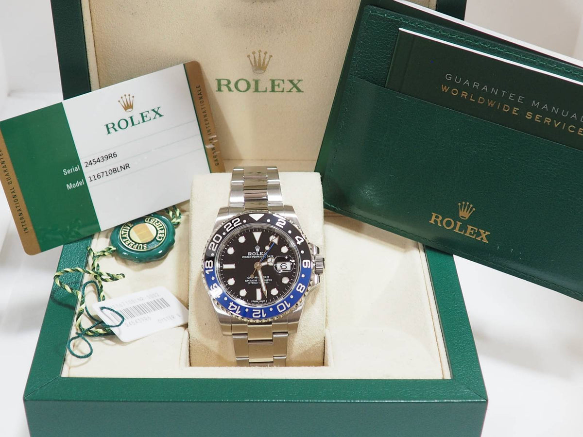 Montre Rolex GMT-Master II Batman en acier avec lunette céramique bleue et noire, présentée dans son écrin L'Aurore