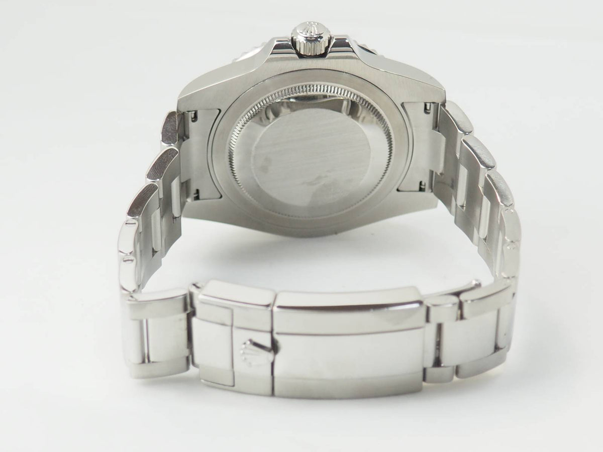 Vue arrière de la montre L'Aurore Rolex GMT-Master II en acier avec bracelet Oyster et fermoir déployant
