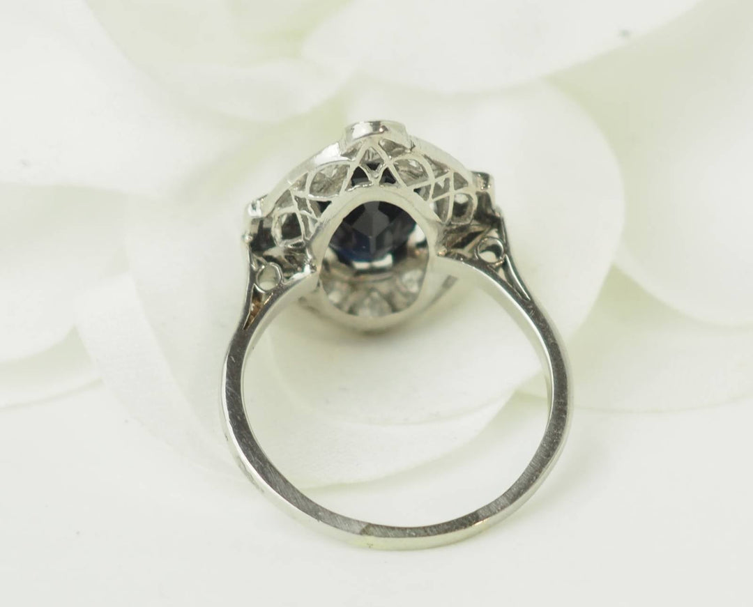 Vue arrière de la bague Art Déco L&