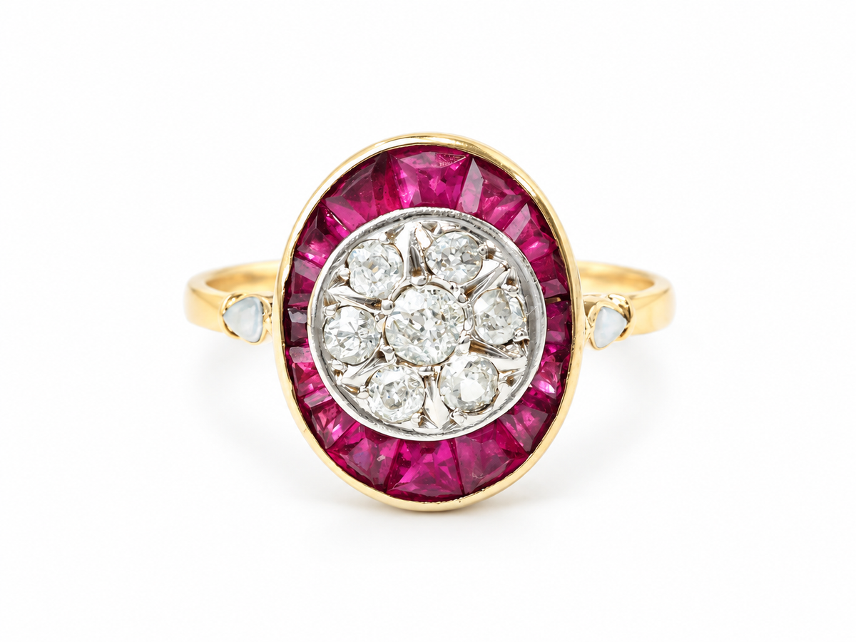Bague ancienne Art Nouveau L'Aurore en or jaune et platine avec rubis calibrés et diamants taille rose