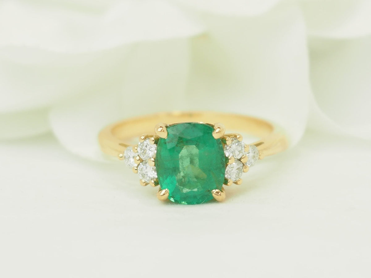 Bague L'Aurore en or jaune 18kt avec une émeraude naturelle de 2 carats et diamants taille brillant