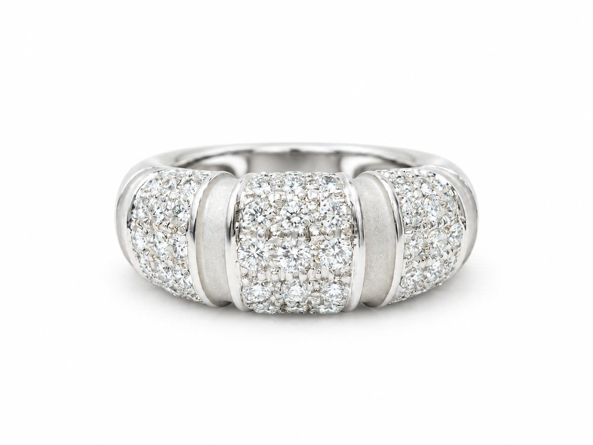 Pavage diamants brillant bague Mauboussin Nadja or blanc haute joaillerie