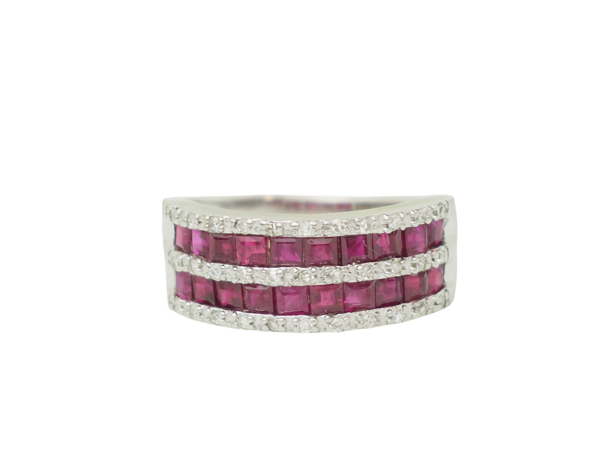 Bague L'Aurore en or blanc 18 carats avec deux rangées de rubis calibrés et diamants naturels