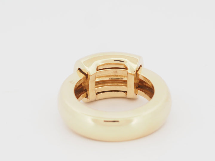 Bague Piaget Dancer en or jaune 18 carats vue de profil, proposée par L&