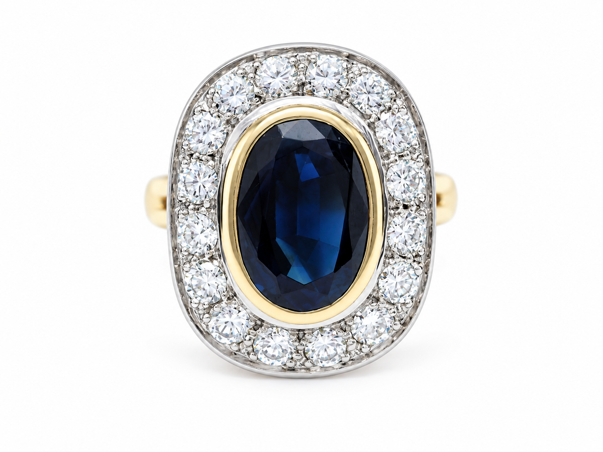 Bague Pompadour L'Aurore en or jaune et platine avec saphir ovale central entouré de diamants étincelants