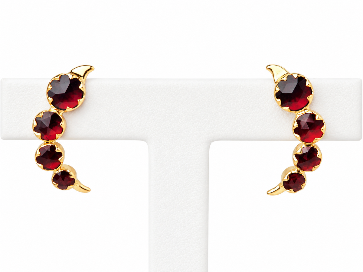 Boucles d'oreilles L'Aurore en or jaune 18 carats ornées de grenats de Perpignan rouges en forme d'arc de cercle
