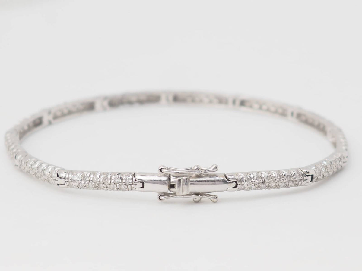 Bracelet rivière L'Aurore en or blanc 18k serti de deux lignes de diamants taille brillant totalisant 1.10 carat