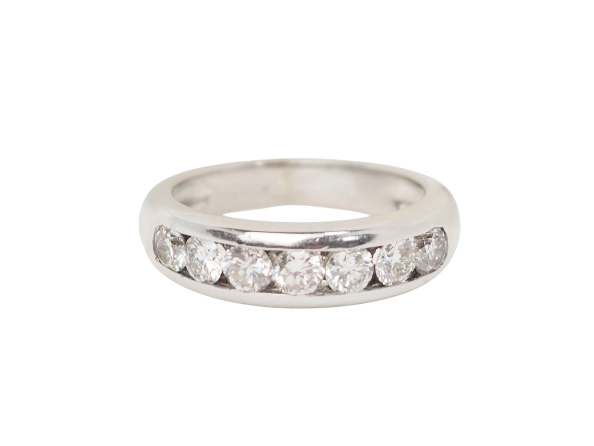 Demi-alliance L'Aurore en or blanc 18 carats sertie de 7 diamants totalisant 1,05 carat en serti rail