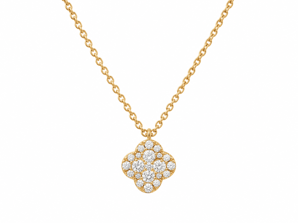 Collier L'Aurore trèfle en or rose 18 carats orné de diamants taille brillant sur une fine chaîne maille forçat