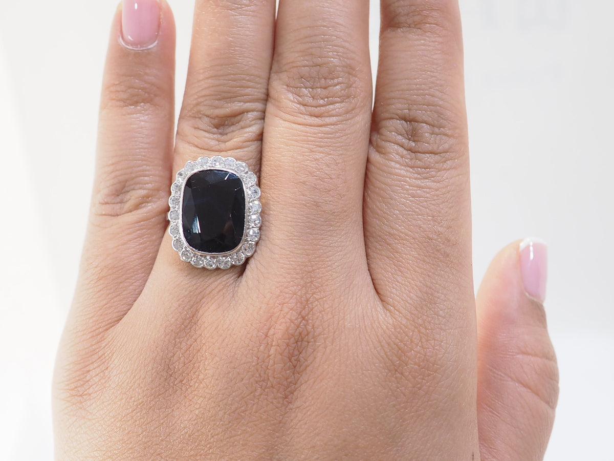 Bague Pompadour en Platine, saphir et diamants