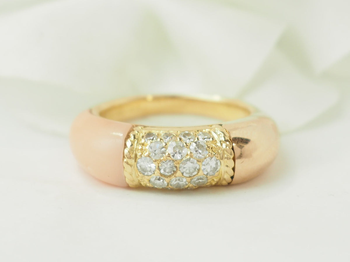 Bague L'Aurore Van Cleef & Arpels Philippine en or jaune, diamants et cabochon de corail peau d'ange