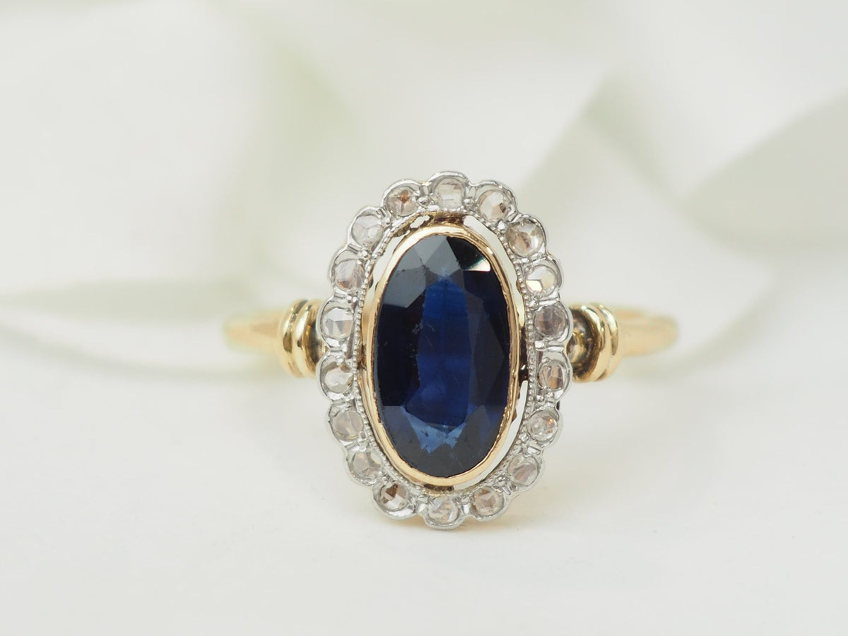Bague Pompadour L'Aurore en or jaune 18k avec saphir ovale entouré de diamants taille rose style Art Nouveau