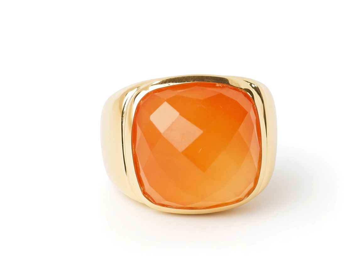 Bague chevalière vintage L'Aurore en or jaune 18 carats ornée d'un cabochon de cornaline facetté orange vif