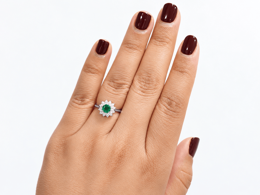 Bague double entourage émeraude de Zambie et diamants