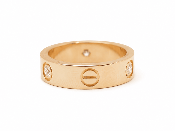 Alliance Cartier LOVE en or rose 18 carats sertie de 3 diamants, proposée par L&