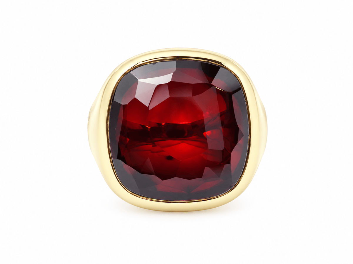 Bague Pomellato Victoria en or jaune et Grenat almandin