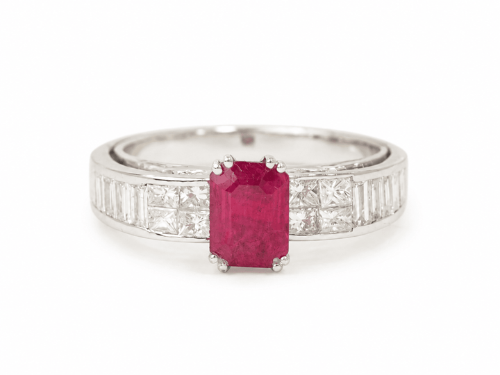 Bague en or blanc, rubis 1,30ct et diamants 0,74ct