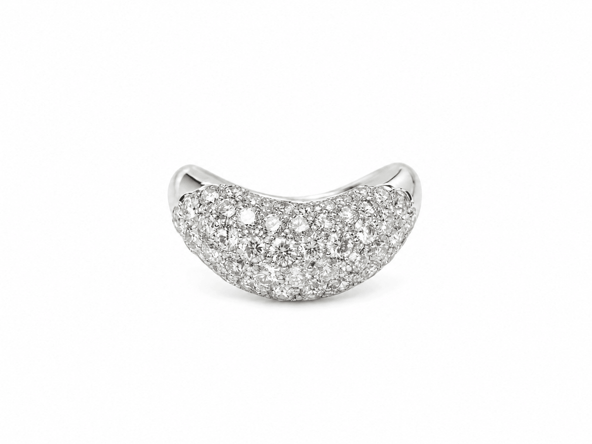 Bague L'Aurore en or blanc 18 carats avec pavage de diamants taille brillant en forme de vague élégante