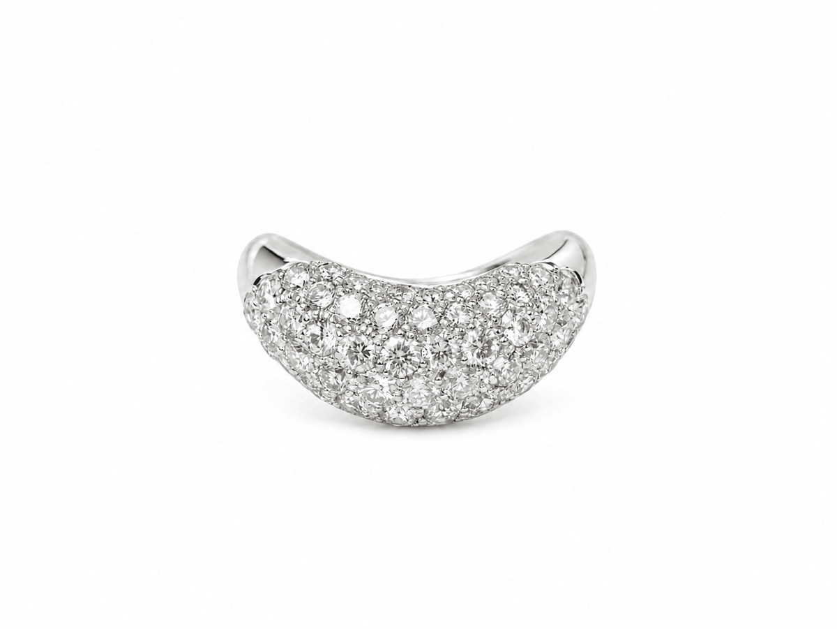 Bague L'Aurore en or blanc 18 carats avec pavage de diamants taille brillant en forme de vague élégante