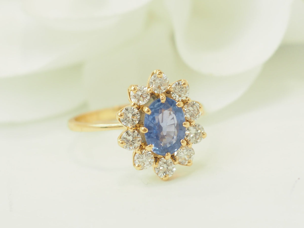 Bague entourage L'Aurore en or jaune 18k avec saphir Ceylan 1ct et diamants taille brillant